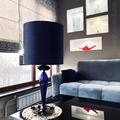 Настольная лампа Euroluce Lampadari Bora 16259/LG1L в интерьере, цвет стекла - синий